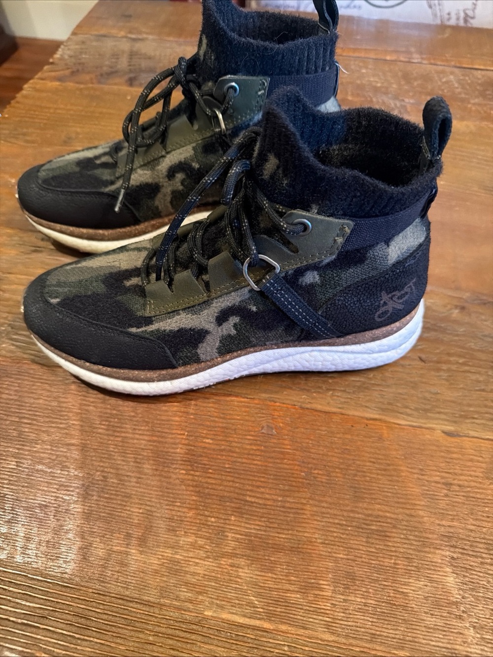 OTBT, Off The Beaten Track, Hybrid In Pine High Top Shoes Women's Size 7.5 Camo